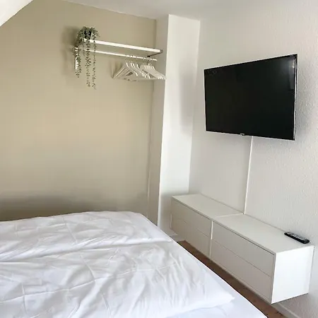 Nami - Robin - Helle Mitten In Der Stadt Apartment