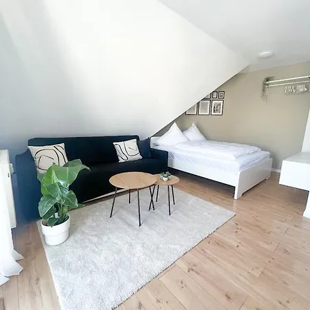 Nami - Robin - Helle Mitten In Der Stadt Apartment