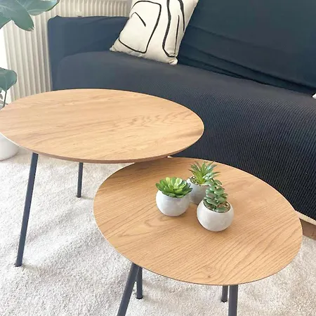 Nami - Robin - Helle Mitten In Der Stadt Apartment