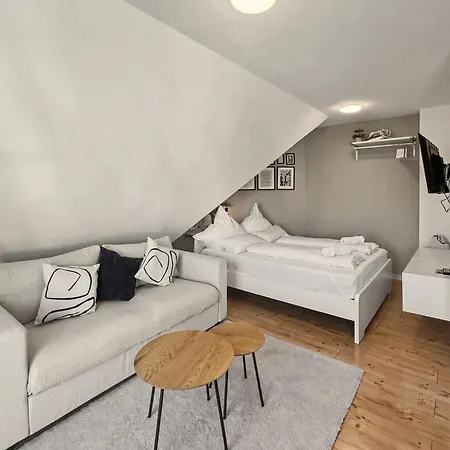 Nami - Robin - Helle Mitten In Der Stadt Apartman Memmingen